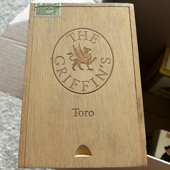 The Griffin’s Toro Cigar Box | Vintage Wooden Collectible Tobacciana Storage - Picture 1 of 6